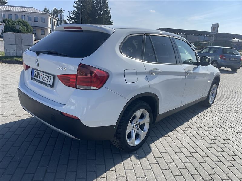 BMW X1 2,0 18d X-Drive Automat CZauto - fotka 31 z 33