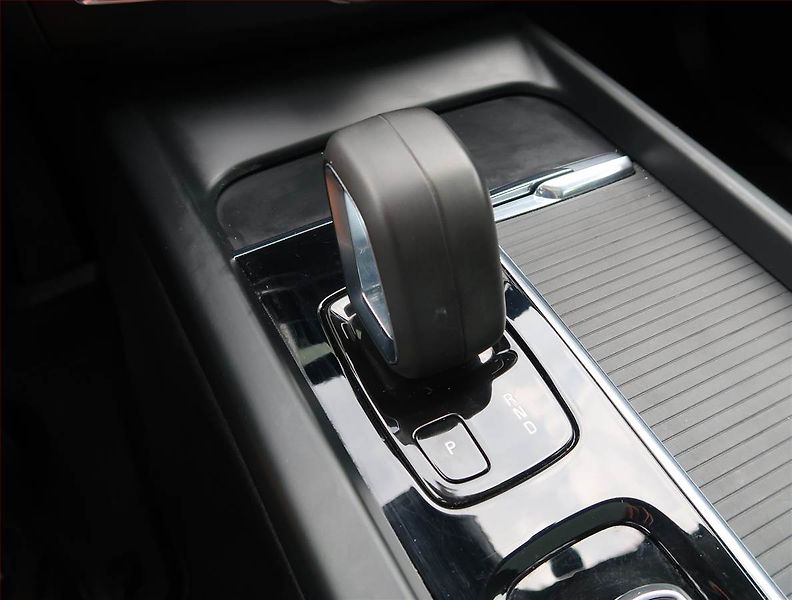 Volvo XC60 (2022) T6 Recharge - fotka 13 z 29