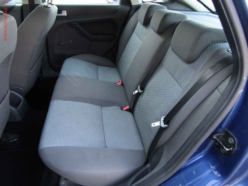 Ford Focus (2007) 1.6i, AC - fotka 10 z 14