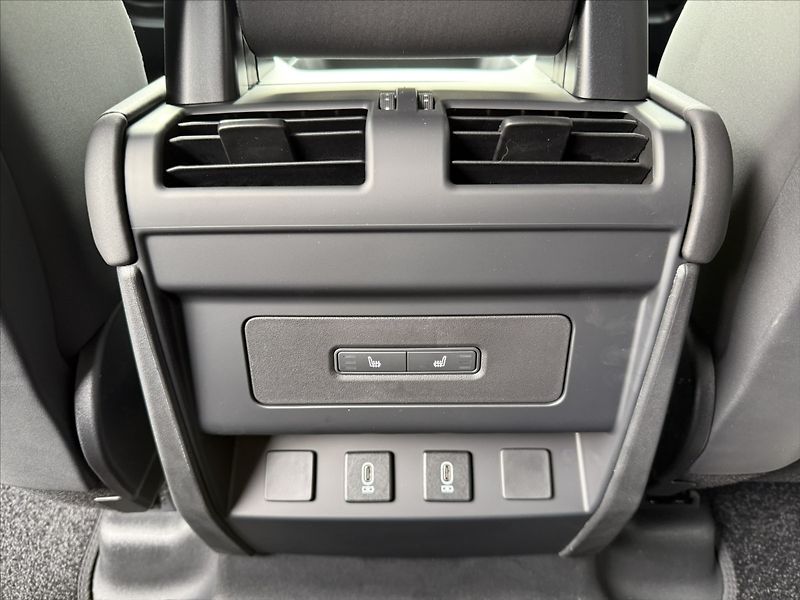 Land Rover Defender (2026) 3,0 110 DYNAMIC SE D250 - fotka 33 z 36