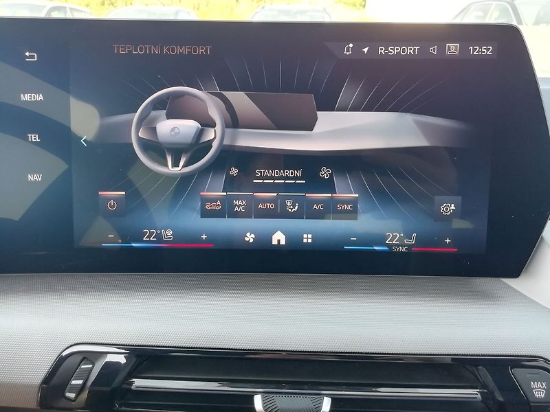 BMW Řada 2 218i 100 kW Active Tourer - fotka 11 z 19