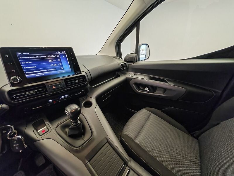 Toyota ProAce City 1.2T 110k  Family - fotka 32 z 35