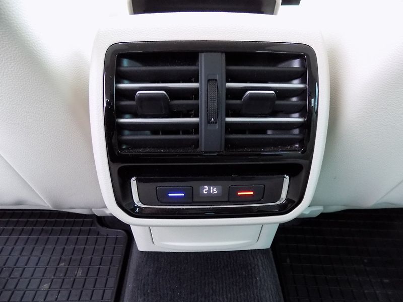 Volkswagen Passat (2017) 2.0TDI/DSG/4x4/NAVI/LED/ČR/ - fotka 40 z 42