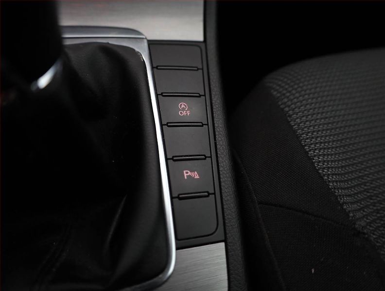 Volkswagen Passat (2011) 2.0 TDI, Tempomat - fotka 13 z 18