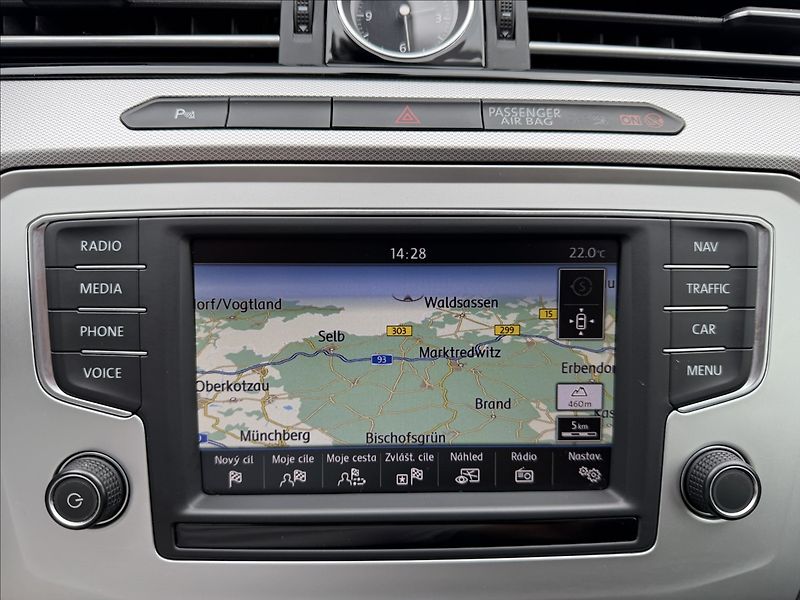 Volkswagen Passat 2.0 TDI Comfortline - fotka 11 z 20