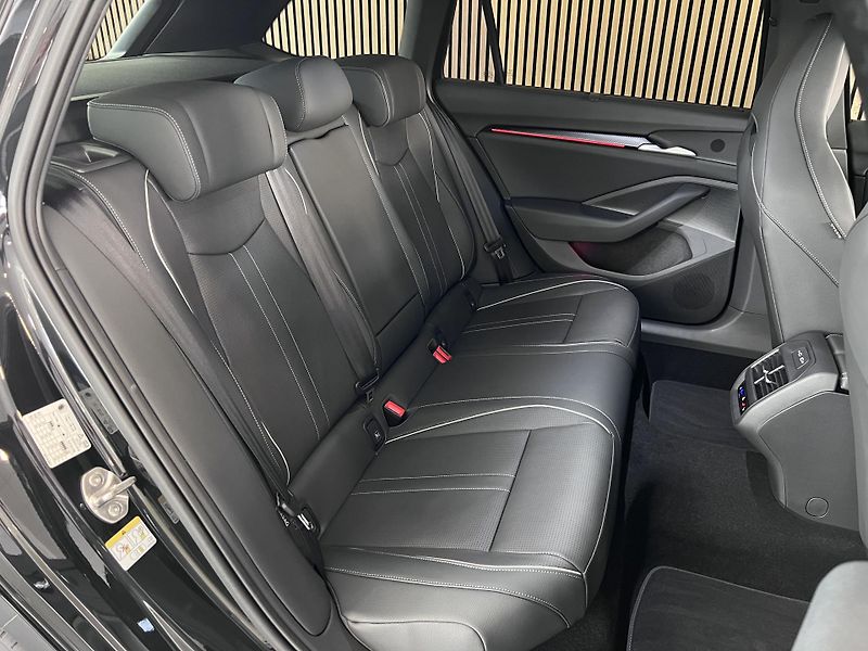 Škoda Superb TSI 4X4 195kW Sport Nez.To DCC - fotka 13 z 31