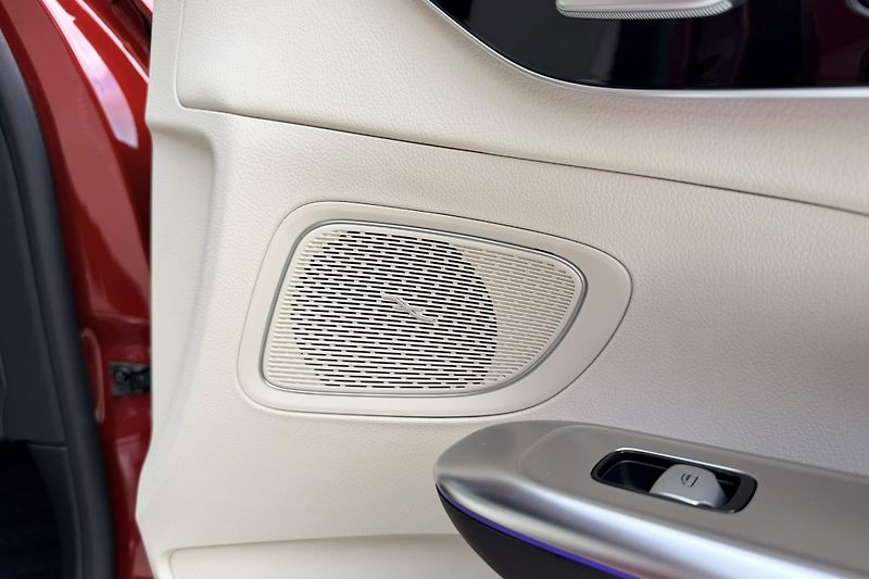 Mercedes-Benz Třídy C (2024) C 300 de 4Matic EQ - fotka 44 z 100