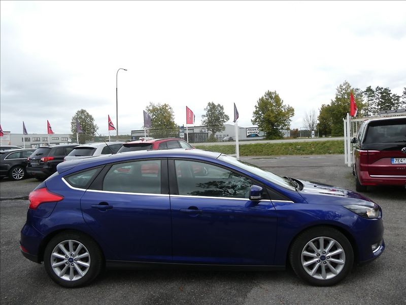 Ford Focus 1,5 110kW 1.MAJITEL, SERVISKA - fotka 12 z 48
