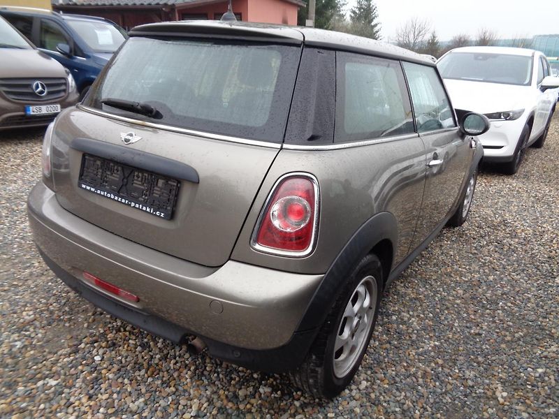 Mini Cooper 1,6 - fotka 5 z 14