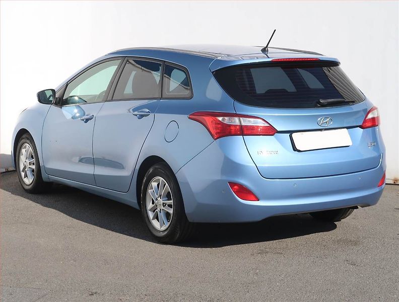 Hyundai i30 (2013) Trikolor 1.6 GDI, Serv.kniha - fotka 4 z 18