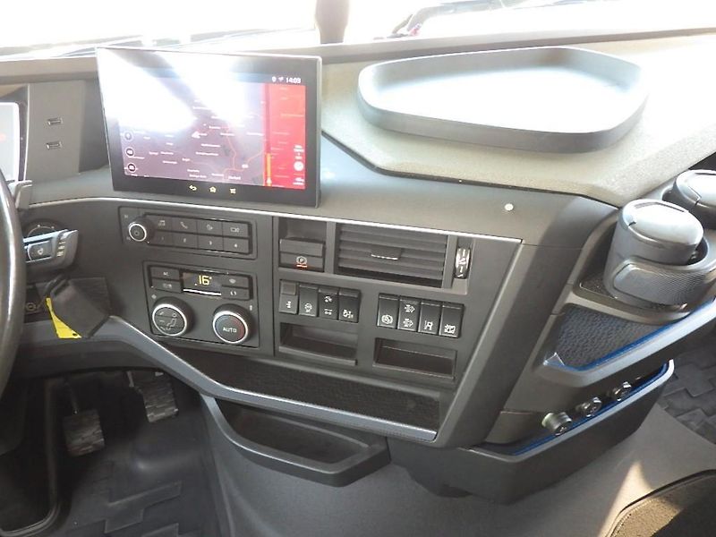 Volvo FM (2022) 420 6x2 plachtová nástavba - fotka 13 z 16