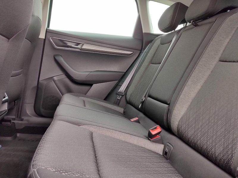 Škoda Karoq (2023) Style Plus 2,0 Tdi 110 Kw 4x4 - fotka 26 z 36