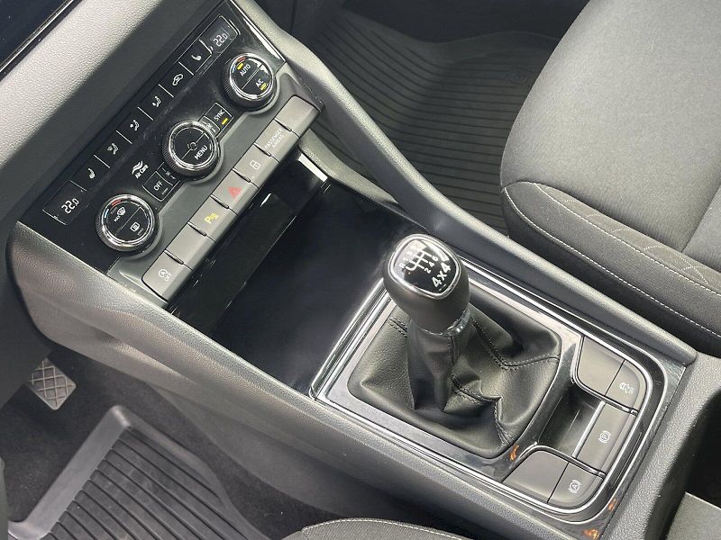 Škoda Karoq (2018) 2.0 TDI / 110 kW 4x4 Ambition - fotka 20 z 30