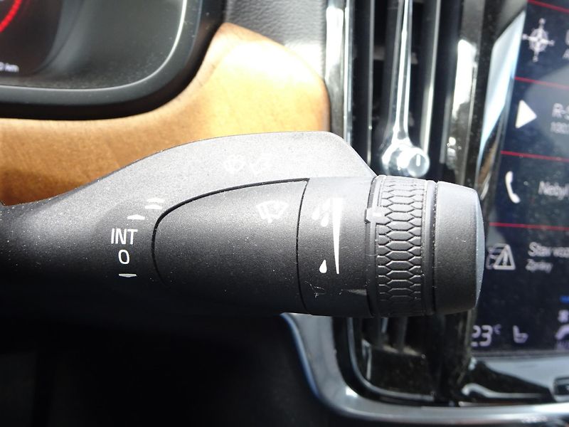 Volvo S90 D4 140kW Inscription ČR - fotka 19 z 25