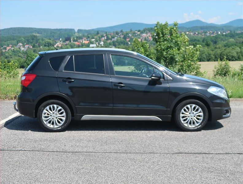 Suzuki SX4 S-Cross (2014) Elegance 1.6 VVT AllGrip, 4X4 - fotka 6 z 13