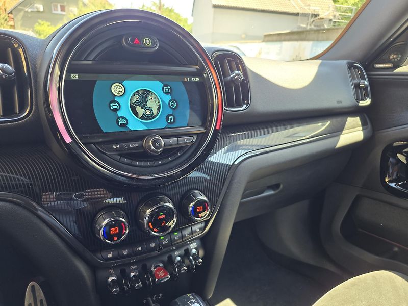 Mini Cooper S 2.0-JOHN COOPER S-4x4 - fotka 3 z 25
