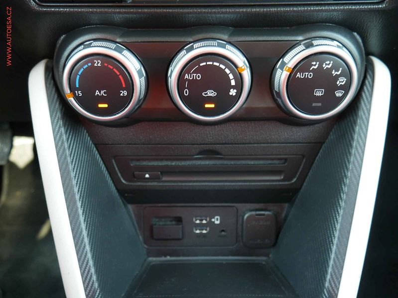 Mazda 2 (2017) 1.5 i, Sport, navi, +kola - fotka 18 z 21