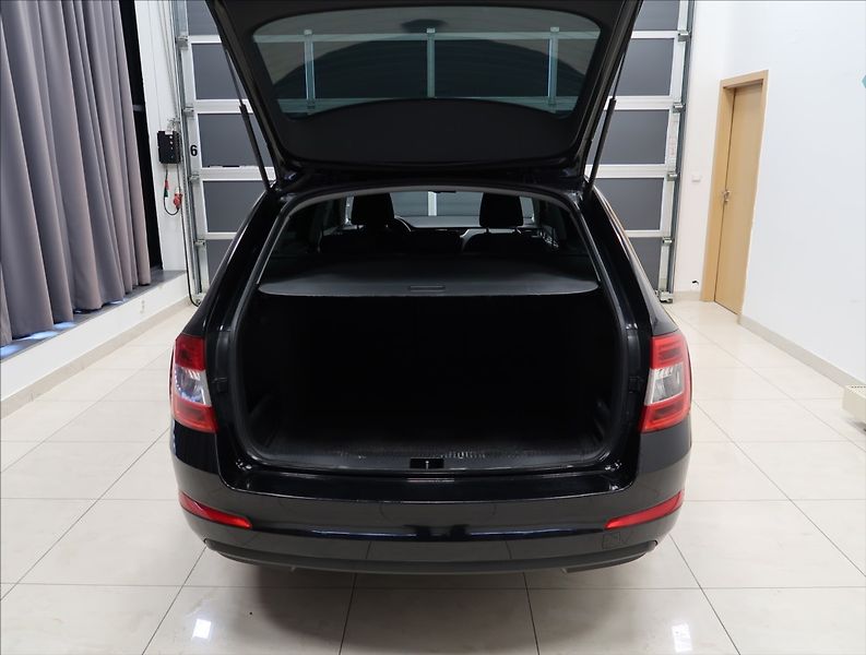 Škoda Octavia 1,2 TSI XENON VÝHŘEV 2x ALU - fotka 28 z 33