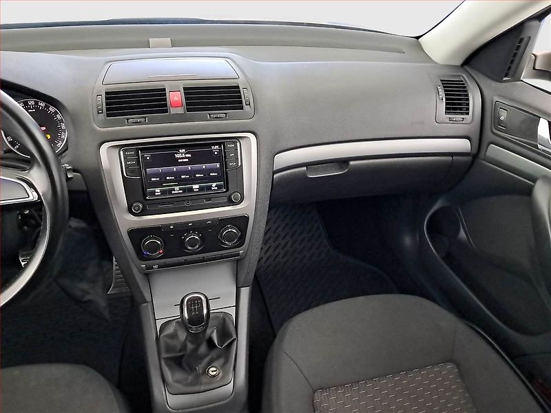 Škoda Octavia (2012) 1.6, Serv.kniha, po STK - fotka 8 z 13