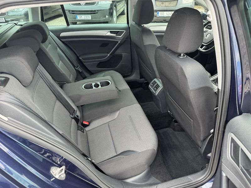 Volkswagen Golf Variant (2014) 7-1.6TDi,KOMPLET SERVIS - fotka 19 z 43