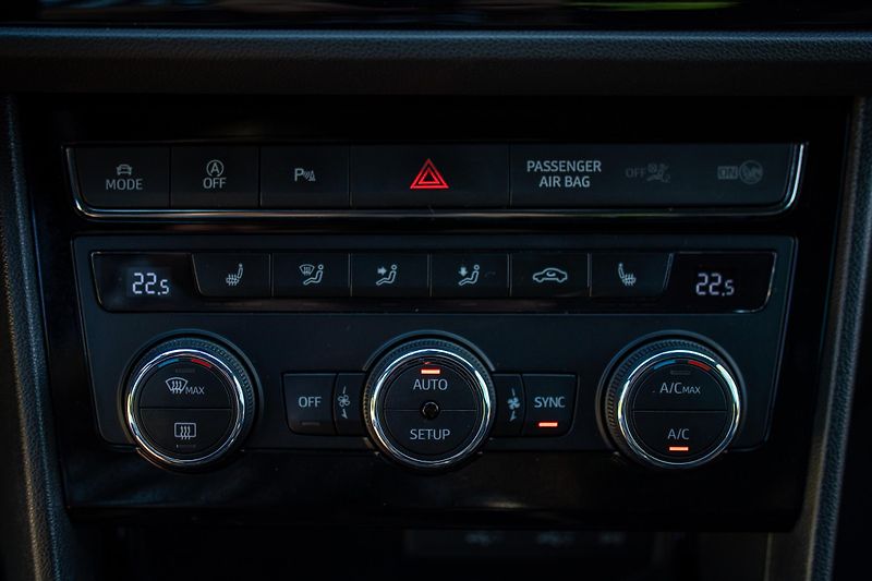 Seat Leon (2019) Koupeno nové v ČR / 1. maj. - fotka 10 z 21
