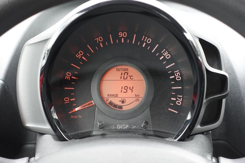 Toyota Aygo 1.0 VVT-i 5M/T x + comfort - fotka 19 z 23