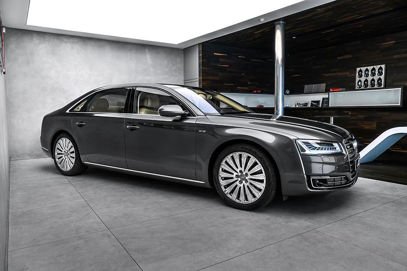 Audi A8 6,3 W12 L Max výbava - fotka 4 z 31