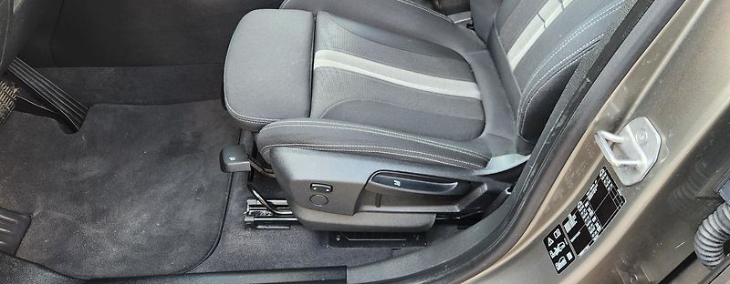 BMW X1 (2016) 2,0d ČR AUTOMAT LED TAŽNÉ - fotka 42 z 49