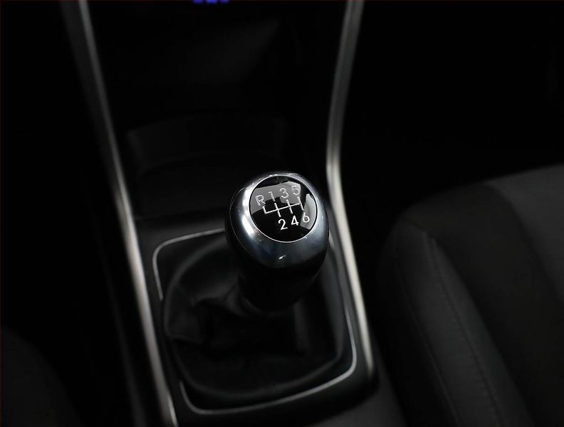 Hyundai i30 (2015) 1.6 MPI, Tempomat - fotka 11 z 17