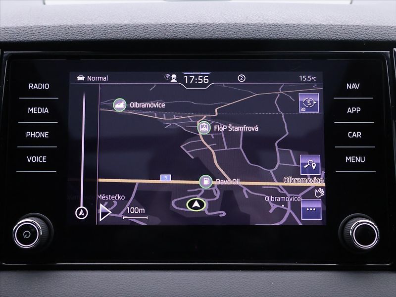 Škoda Karoq 2,0 TDI DSG Sportline 4x4 DPH - fotka 24 z 37