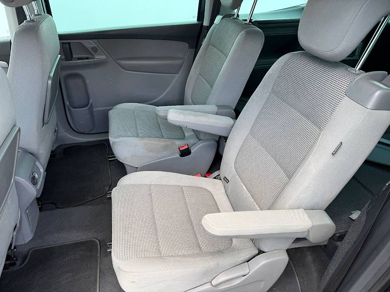 Volkswagen Sharan (2013) 2.0 TDI 103 kW Comfortline 6 M - fotka 9 z 24