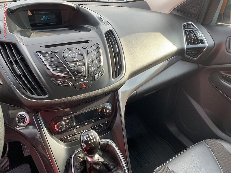 Ford Kuga (2015) 1.5 EB, AC, TZ, park.čidla - fotka 14 z 19