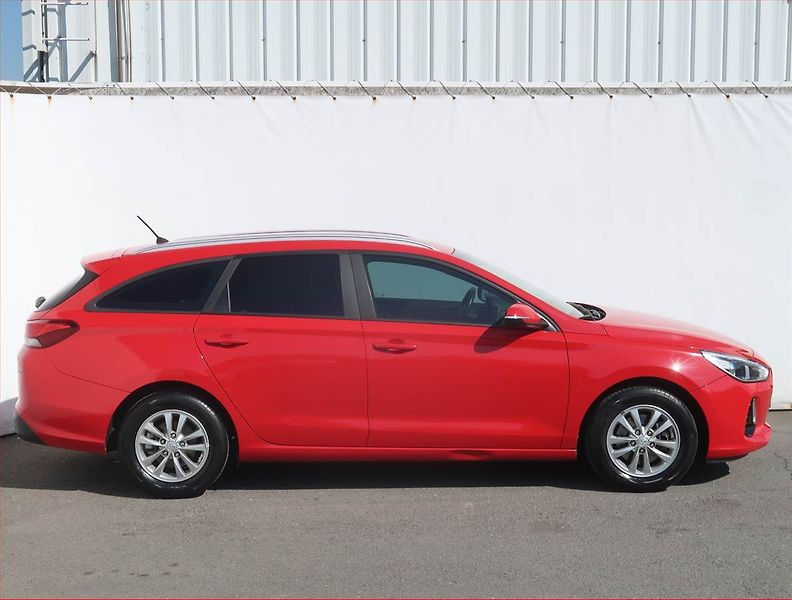 Hyundai i30 (2018) 1.0 T-GDI, Serv.kniha - fotka 6 z 18