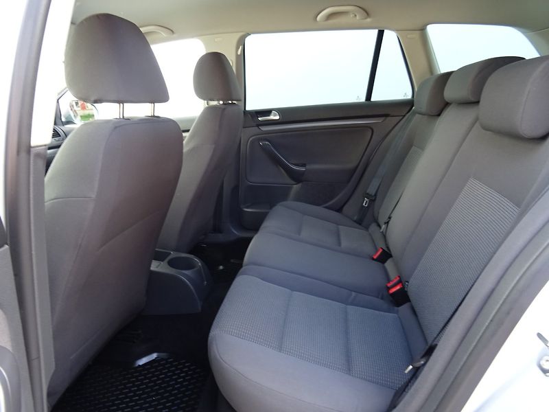 Volkswagen Golf (2009) 1.9TDi,77kW,S.kniha - fotka 16 z 22