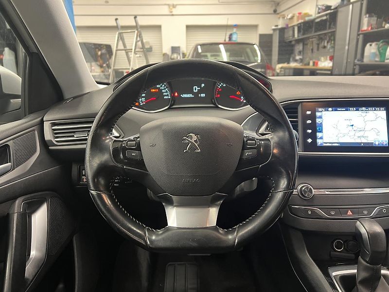 Peugeot 308 SW 1.6 BLUE HDI 88kW - fotka 9 z 18