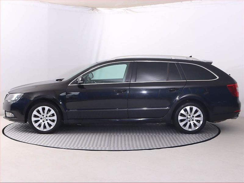 Škoda Superb (2012) 2.0 TDI, Xenony, Tempomat - fotka 3 z 17