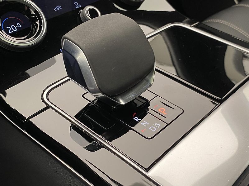 Land Rover Range Rover Velar D200 SE AWD AUT  - fotka 27 z 47