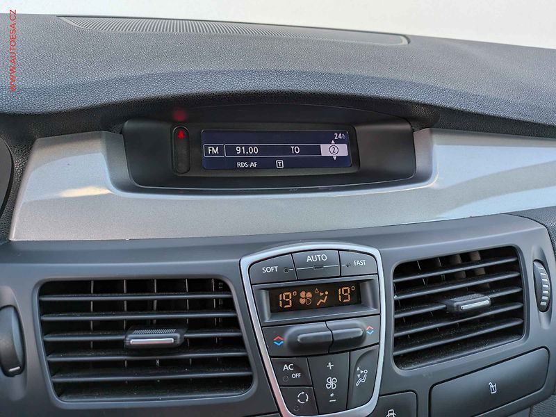Renault Laguna (2012) 1.5dCi, 2.maj,ČR, AC, TZ - fotka 14 z 16