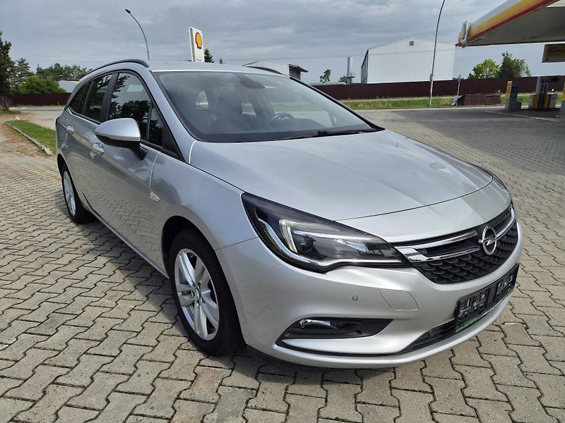 Opel Astra 1,6 CDTI - fotka 2 z 10