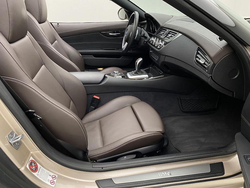 BMW Z4 sDrive 35i N54 AUT CZ 1. maj - fotka 23 z 56