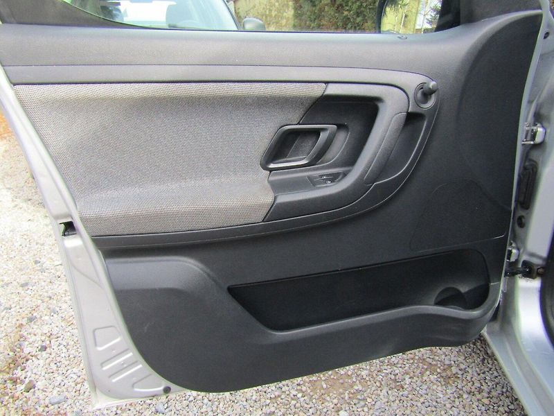 Škoda Roomster (2011) 1.6 TDI 66kW  BEZ KOROZE - fotka 18 z 34