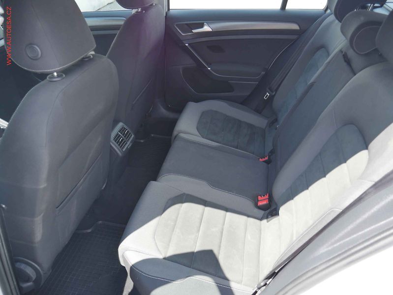 Volkswagen Golf (2018) 1.5 TSi, ČR, Comfortline - fotka 10 z 14
