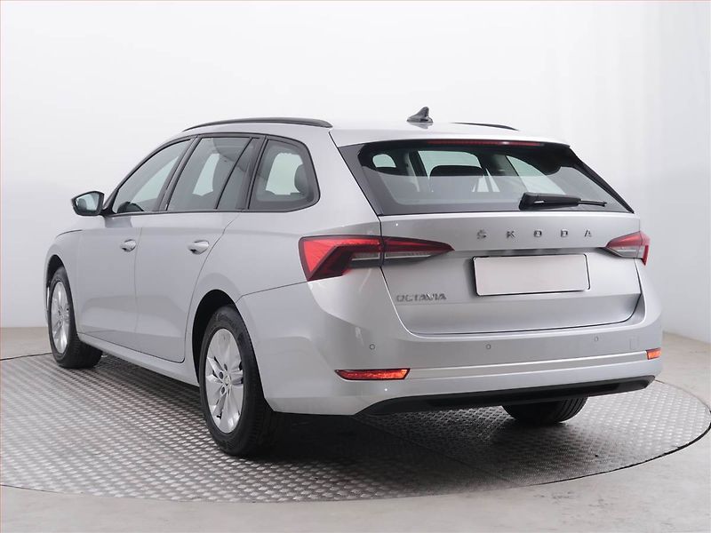 Škoda Octavia (2022) Ambition 2.0 TDI, ČR,1.maj - fotka 4 z 21