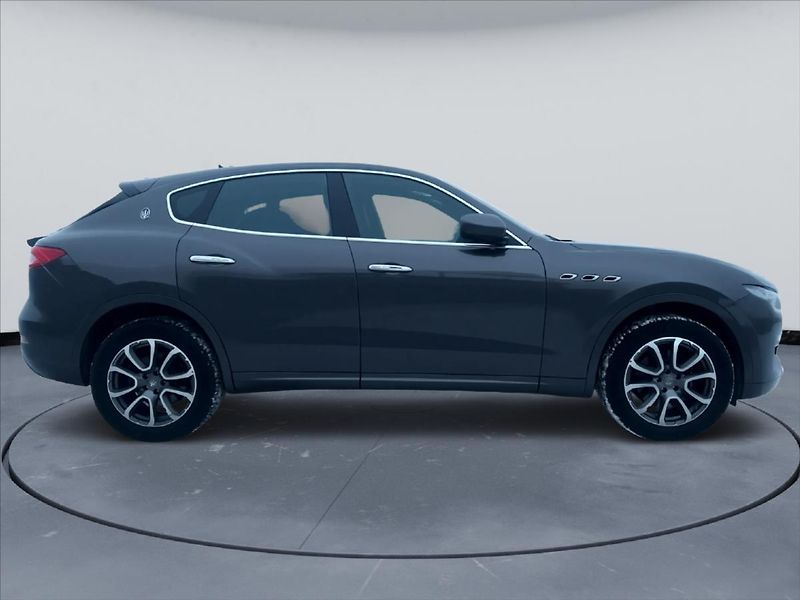 Maserati Levante 3,0 D,Tažné,2x sada Kol - fotka 4 z 21