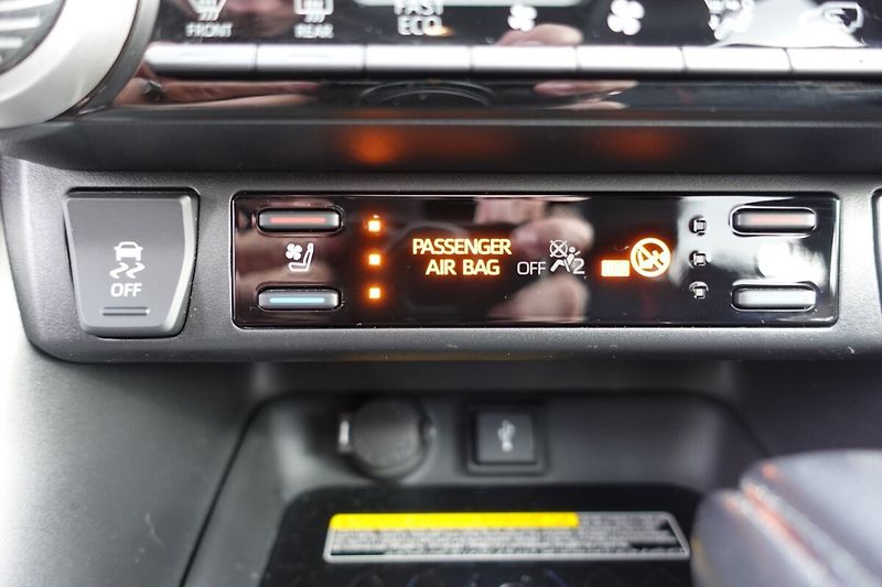 Toyota RAV4 2,5 PHEV Plug-in Selection VIP - fotka 25 z 38