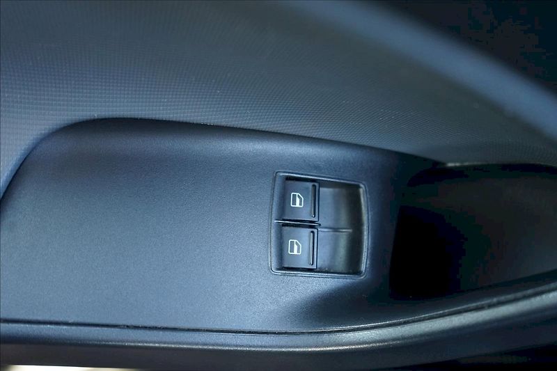 Seat Ibiza (2014) TSI 77 kW Reference - fotka 21 z 25