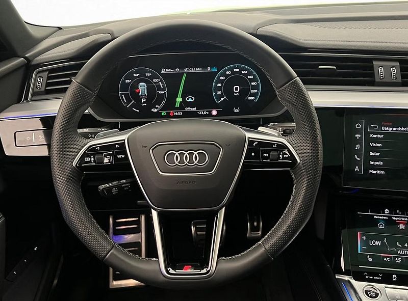 Audi Q8 e-tron 55 Q 360kam Vzduch Tažné Pano  - fotka 15 z 37
