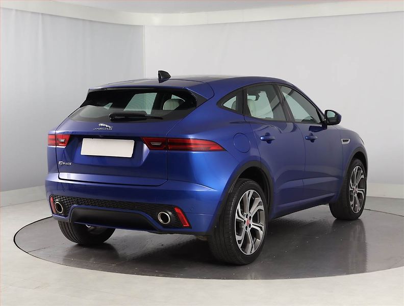 Jaguar E-Pace (2019) P300 AWD - fotka 5 z 26