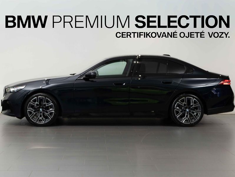 BMW Řada 5 520d xDrive - fotka 2 z 21