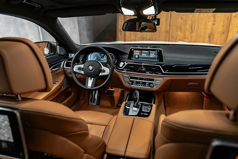 BMW Ostatní Li xDrive - fotka 29 z 32